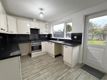 2 bedroom semi-detached house to rent - Photo 5