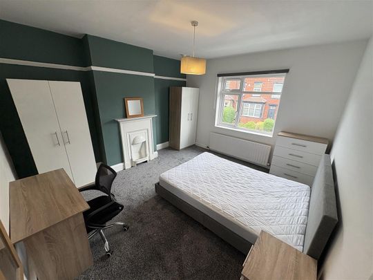 Estcourt Avenue, Headingley, LS6 3ET, Leeds - Photo 1