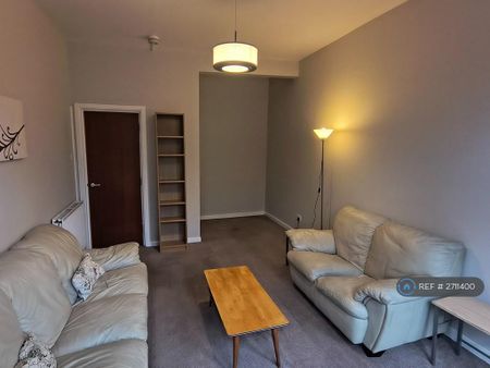 2 bedroom flat to rent - Photo 2