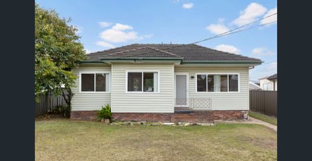 Neat And Tidy 3 Bedroom Home - Photo 3