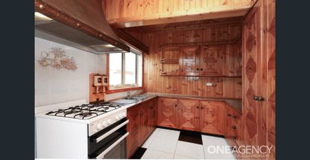 Spacious 3-Bedroom Home in the Heart of St Albans - Photo 5