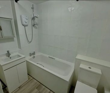 Studio Flat, Trident Court, B32 - Photo 4