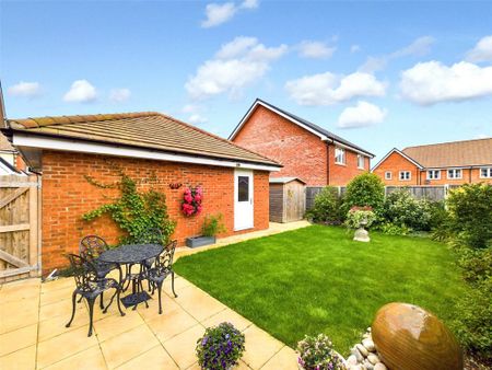 3 bedroom detached house to rent - Photo 4
