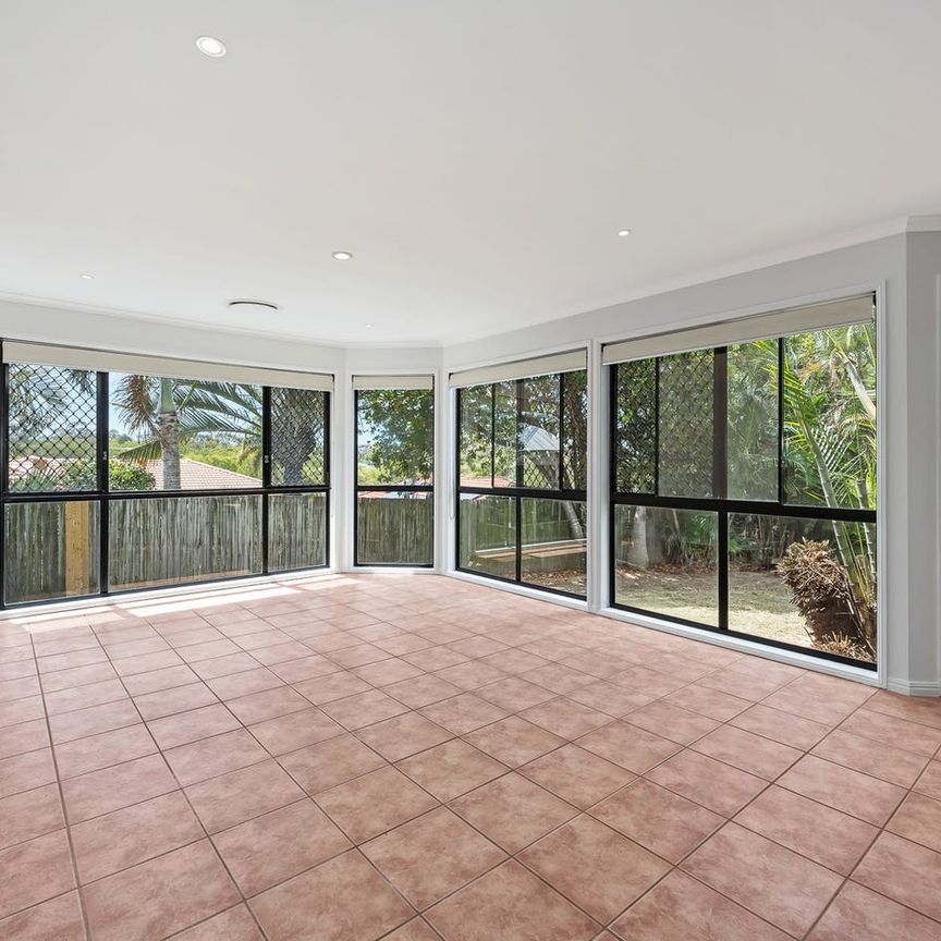 4 Bedroom stunning Home, Just renovated - Photo 1