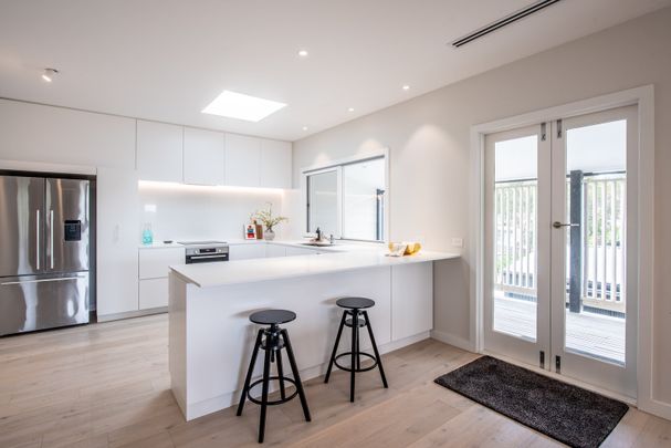 Spacious modern apartment in prime position! - Photo 1