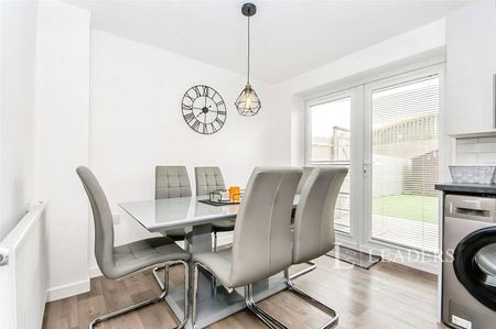 3 bedroom house to rent Ash Close, Yaxley, PE7 - Photo 3