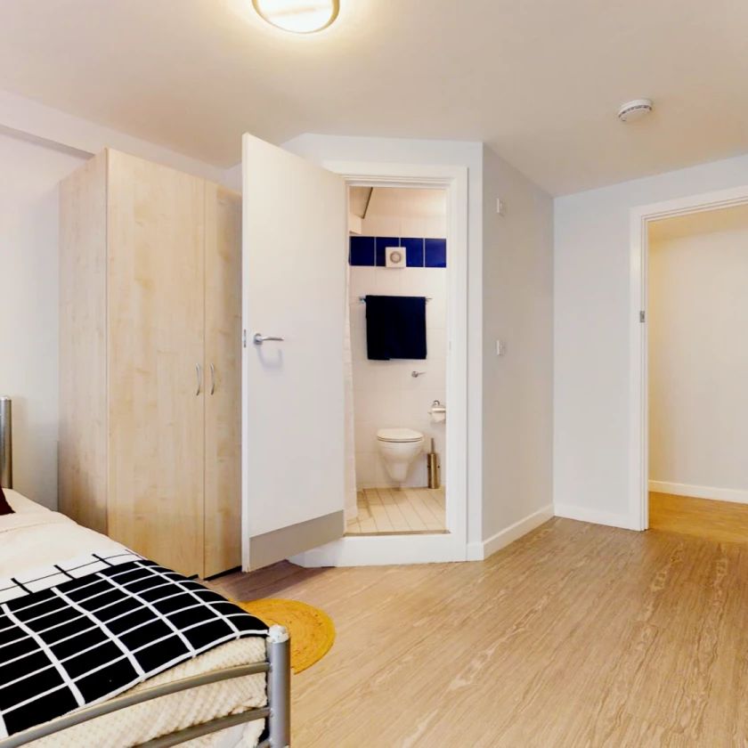 Silver En Suite - Photo 1