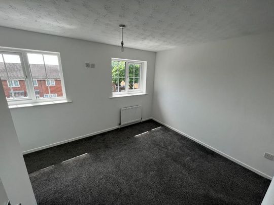 2 bedroom end of terrace house to rent - Photo 1