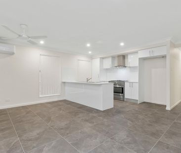 Family Home in White Rock - Walk to Nature! - Photo 4