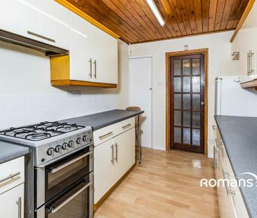 5 bedroom semi-detached house to rent - Photo 4
