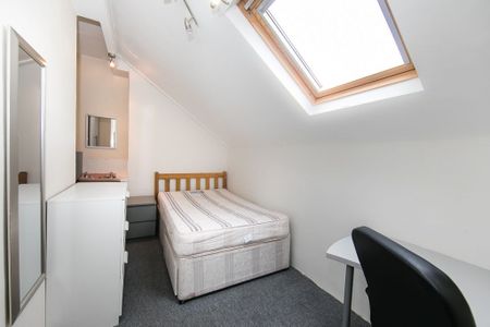 Hessle View, Hyde Park, Leeds - Photo 2