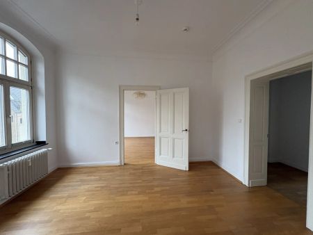 2-Zimmer Altbau mit Balkon zum Verlieben: Renoviert in Pempelfort! - Photo 3