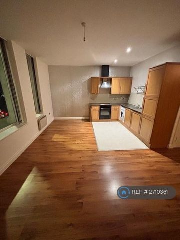 2 bedroom flat to rent - Photo 2