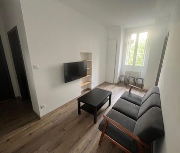 Location Appartement 4 pièces Meublé 68m² LYON 7ème - Photo 2