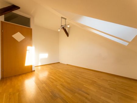 Helle 2-Zimmer-Dachgeschosswohnung mit Klimaanlage in zentraler Lage - Photo 4