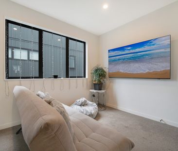 Modern, Low-Maintenance Living in Te Atatu Peninsula - Photo 1