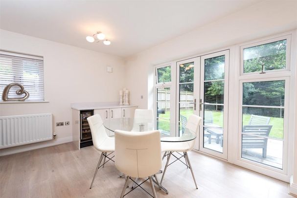 Meadows Drive, Camberley - 4 bedrooms Property for lettings - Seymours - Photo 1