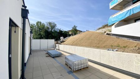 Neubau Erstbezug Drei Zimmer Wohnung mit Terrasse - Foto 4