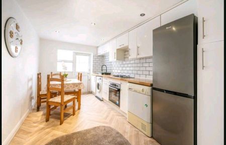 2 Bed Flat, Prestbury Road, E7 - Photo 3