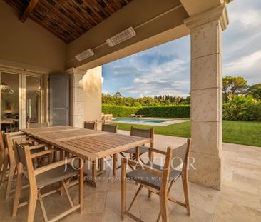 Maison à louer Mougins, Cote d'Azur, France16 500 EUR / Mois - Photo 2