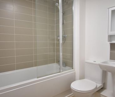 2 bedroom end of terrace house to rent - Photo 2