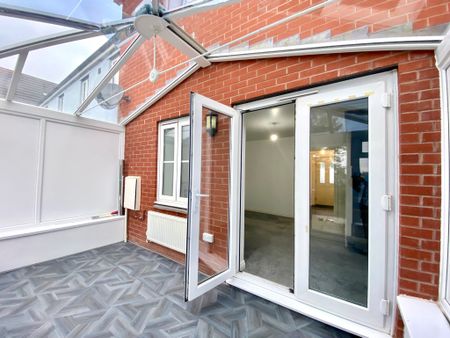 2 bed terraced house to rent in Chaucer Grove, Exeter, EX4 - Photo 3