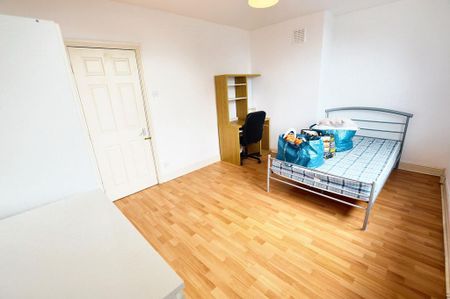 4 bedroom terraced house to rent - Photo 4