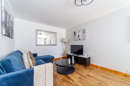 2 bedroom ground floor flat to rent - Photo 3