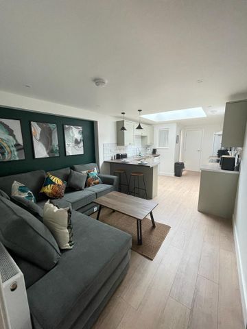 Augustus Road Room 4 - Photo 5