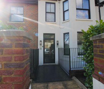 Priory Avenue, High Wycombe - Photo 6