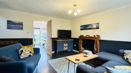 4 bedroom detached house to rent - Photo 3