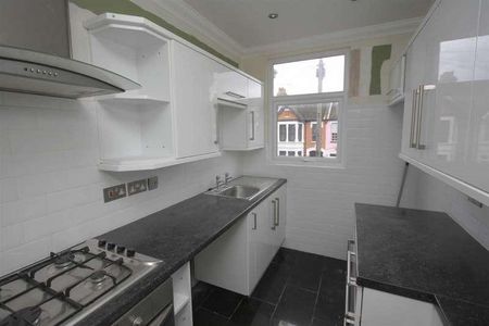 Wimborne Road, Southend On Sea, SS2 - Photo 3