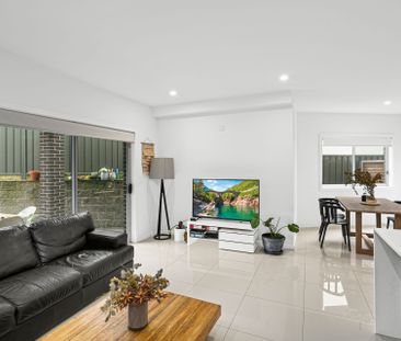Three Bedroom Home 6 month lease only - Photo 6