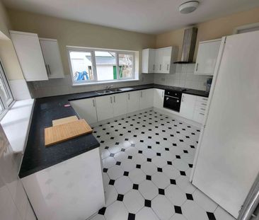 Lake Road West, Roath - Photo 3