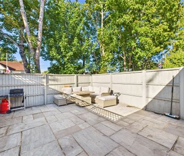 3 bedroom House in Harlech Road, Camberley - Photo 4