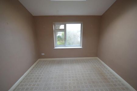 2 bedroom end of terrace house to rent - Photo 4