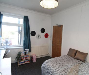 5 bedroom private hall to rent - Photo 4