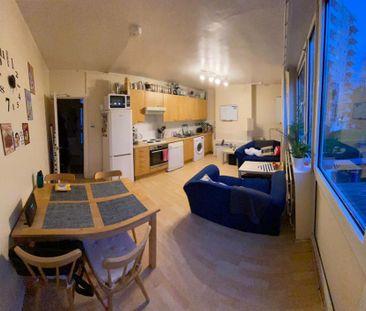 1 bedroom in a flat share to rent - Photo 5