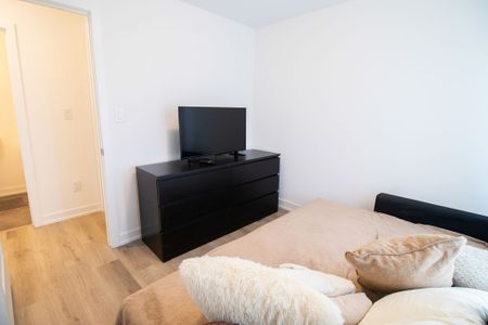 COZY 2 BEDROOM CONDO IN NIAGARA FALLS!! - Photo 5