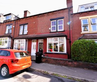 4 bedroom House in The Village Street, Burley - Photo 1