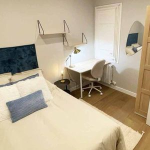 barcelona, Catalonia 08025 - Photo 2