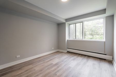 5765 Cote-St-Luc Road, Montréal, QC - Photo 4