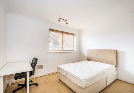 St Mary Le Park Court, Parkgate Road, Battersea park, London, SW11 - Photo 3