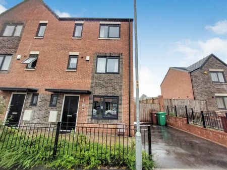 4 Bed Semi-Detached House, Winstanley Road, M40 - Photo 3