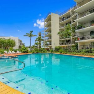 2 Bedroom Unit in Beach Front Marcoola Resort - Photo 3