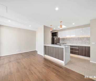 TOP FLOOR APARTMENT - Photo 5