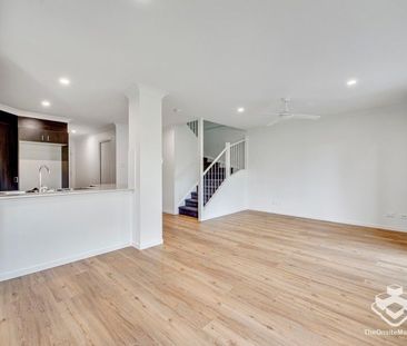 BREAK LEASE: Modern Townhouse: 3 Bedrooms with A/C and ceiling fans... - Photo 6