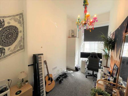 2 bedroom flat to rent - Photo 5