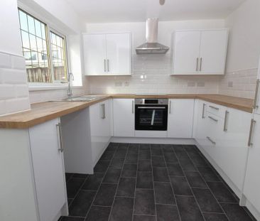 3 bedroom semi-detached house to rent - Photo 5