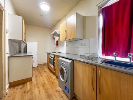 3 bedroom flat to rent - Photo 5